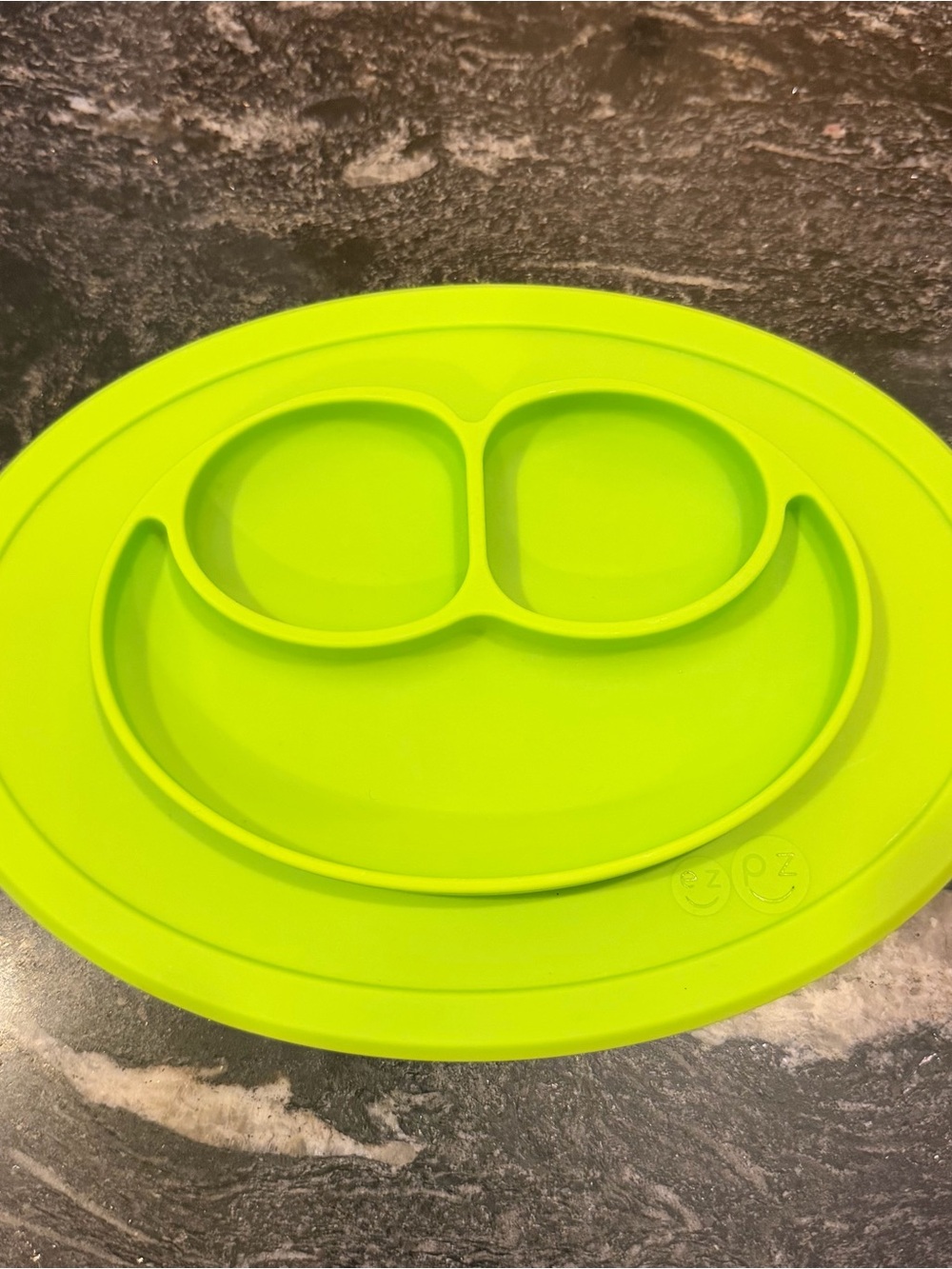 EZ PZ Happy Mat mini - Soft green Silicone Suction Plate